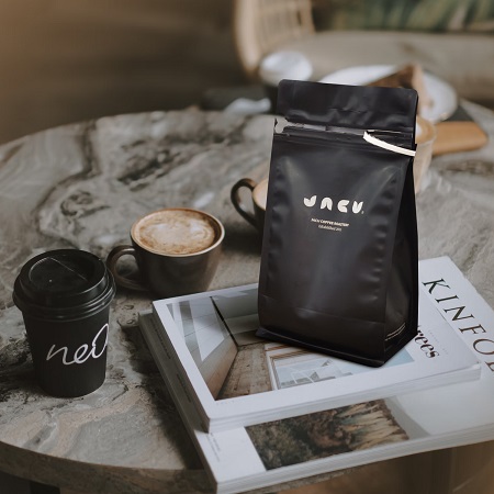 Wholesale-Flat-Bottom-Roasted-Coffee-Bags-with-Pocket-Zipper-And-Valve