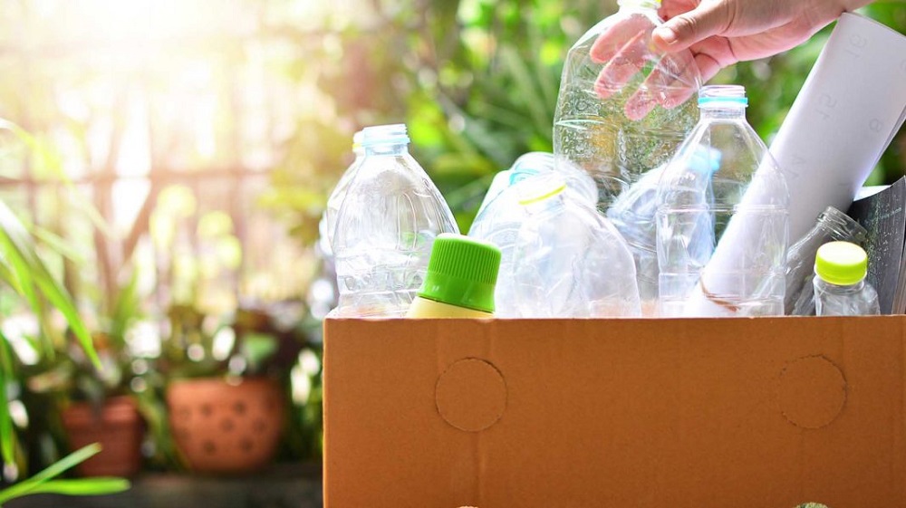 reusable-plastic-bottle-garbage-1000