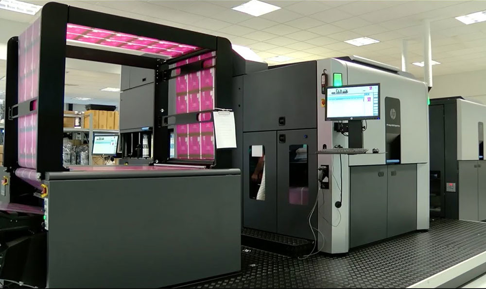 Digital pouch printing for low MOQ recyclable and compostable custom packaging