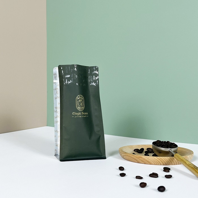 Spot UV Embossed Logo Finish Sealable Coffee Bags with Valve Wholesale